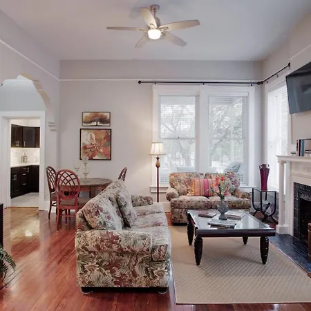 420Waldburg A - Modern Apt With Southern Charm Blocks From Forsyth Apartamento